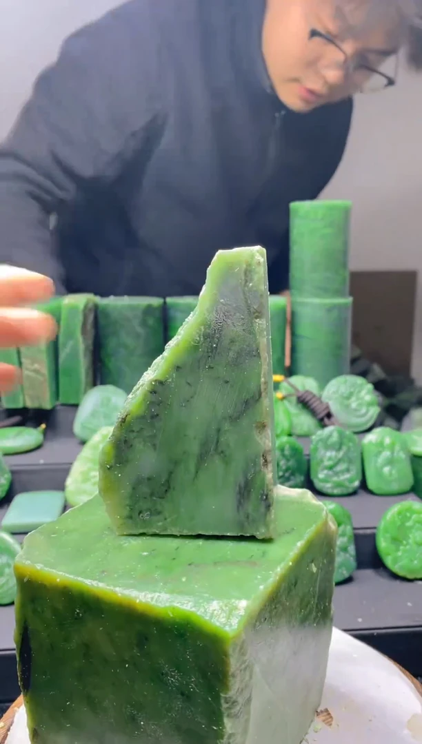 未镶嵌和田玉（碧玉）珠宝半成品1