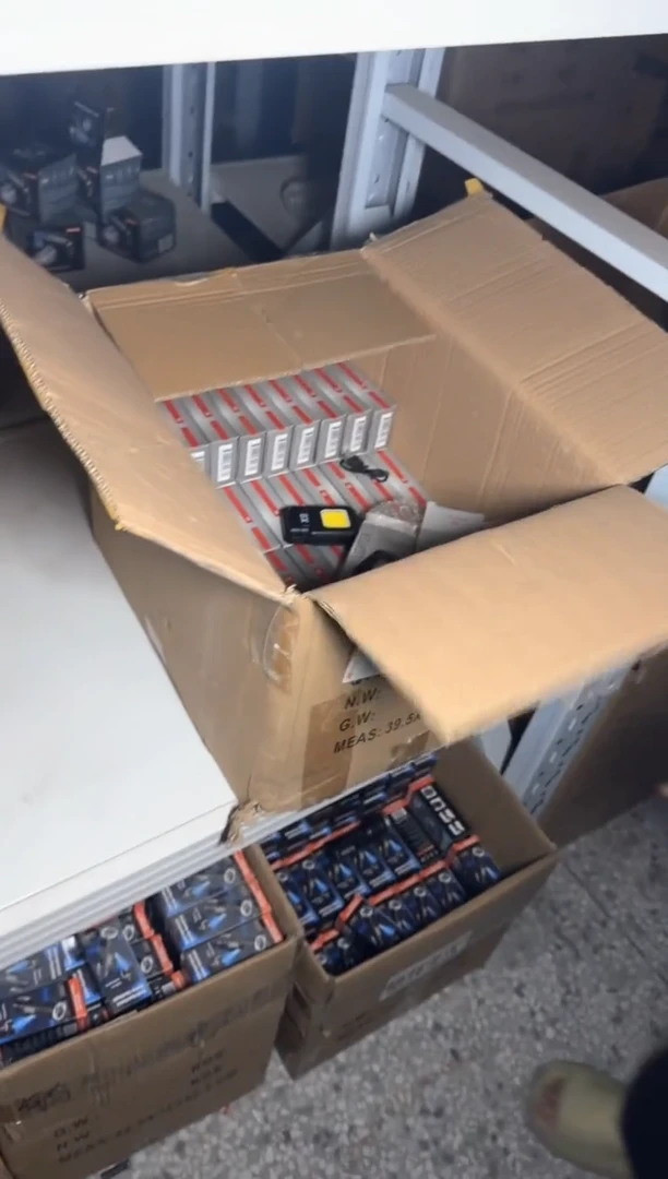 可上飞机可上高铁多功能打火机-超亮侧灯走夜路专用-充一次点600