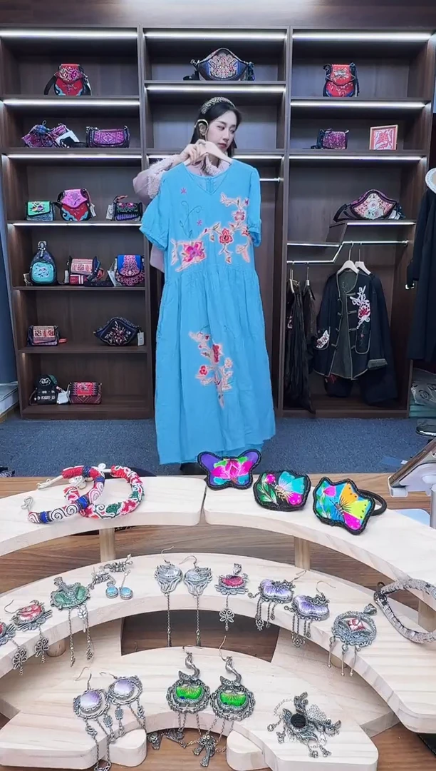 织绣A7蒙阿苏苗绣传承
