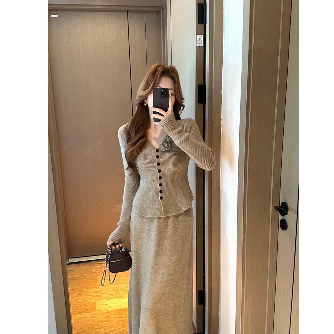 秋冬穿搭一整套针织两件套女立体花朵修身显瘦开衫半身裙毛衣套装