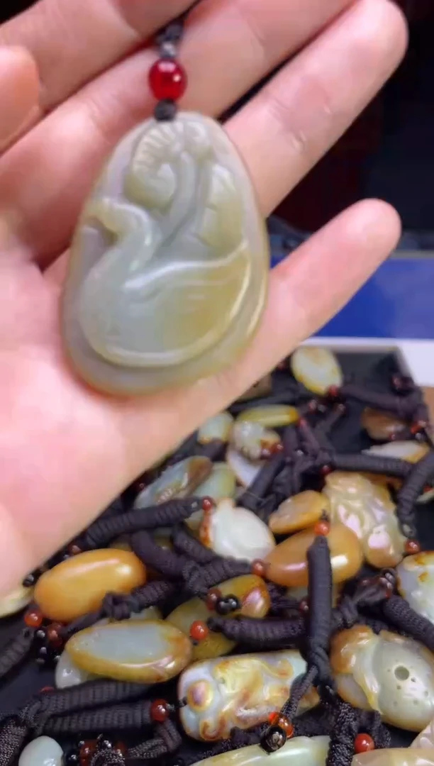 颈饰未镶嵌和田玉1