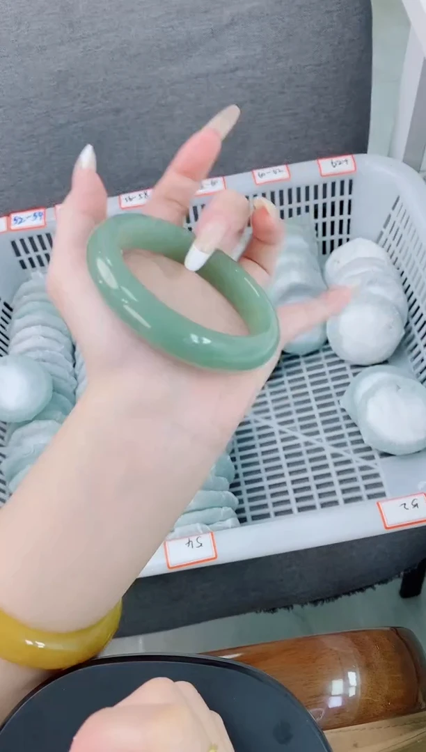 未镶嵌手镯石英质玉101-58