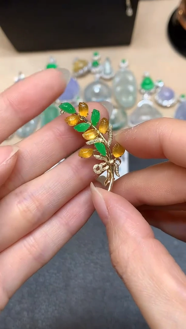 颈饰18K金镶嵌翡翠两用款【无服务费