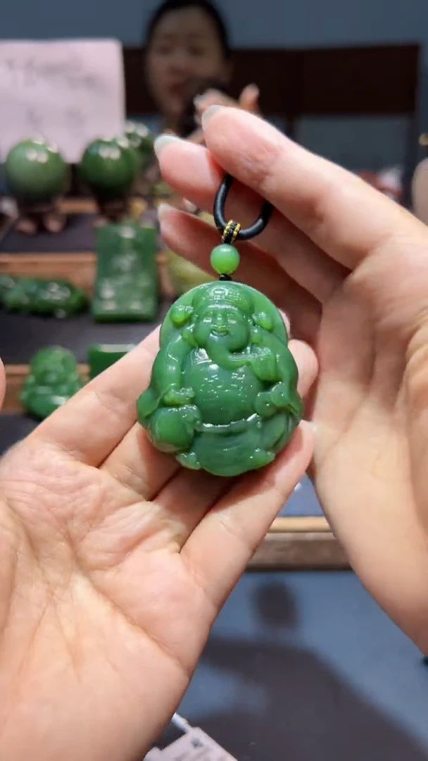 颈饰未镶嵌和田玉（碧玉）1