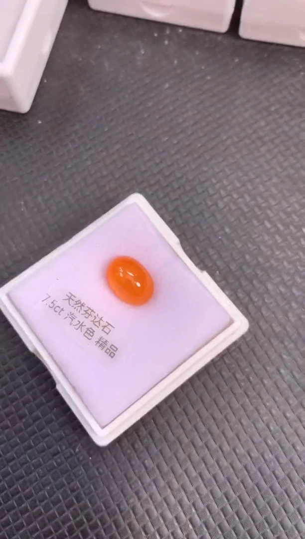 未镶嵌裸石石榴石（沙弗莱）天然芬达石