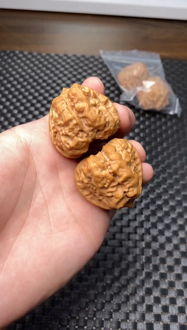 把件文玩核桃腊***儿微修蛤蟆头39尺