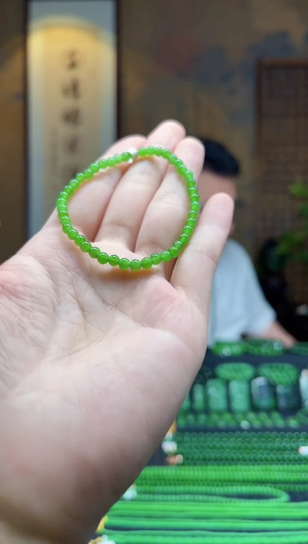 颈饰未镶嵌和田玉（碧玉）±4mm苹果绿小米珠单圈