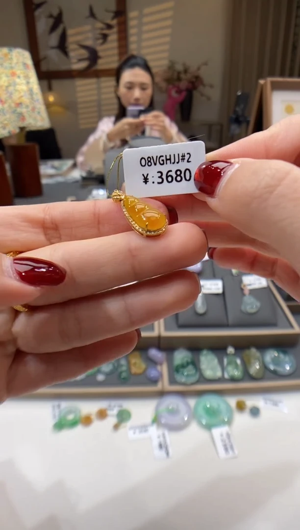 【闪购商品】翡翠颈饰18K金镶嵌豆子