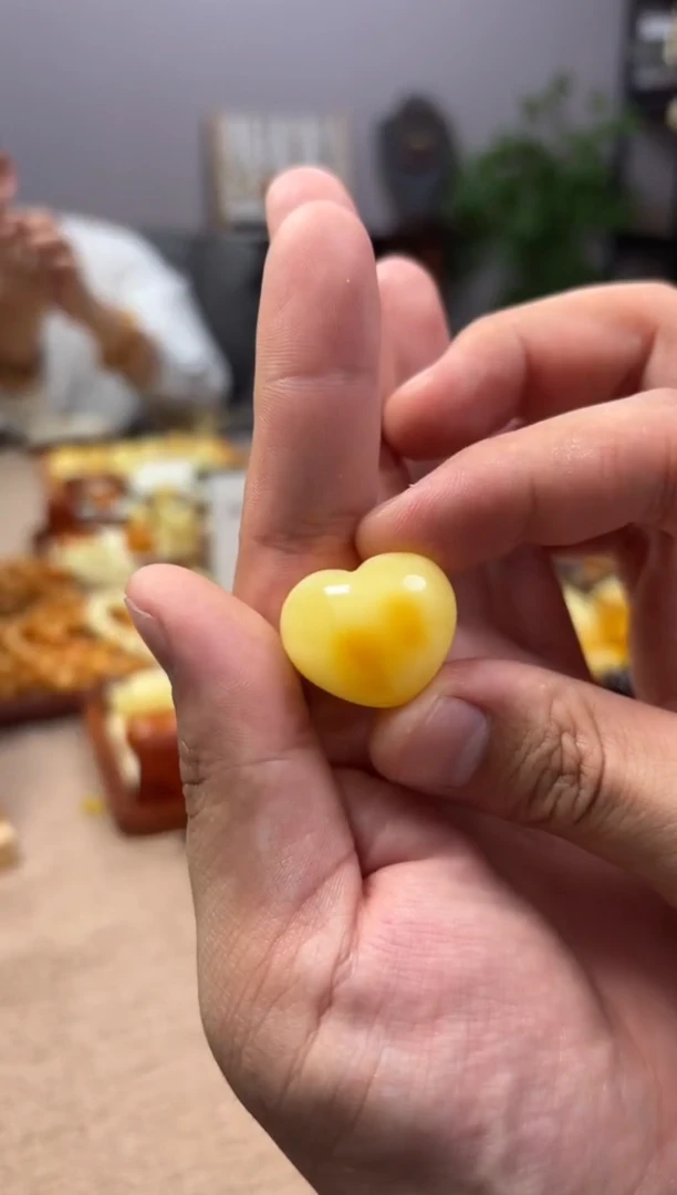 【闪购商品】蜜蜡裸石未镶嵌爱心