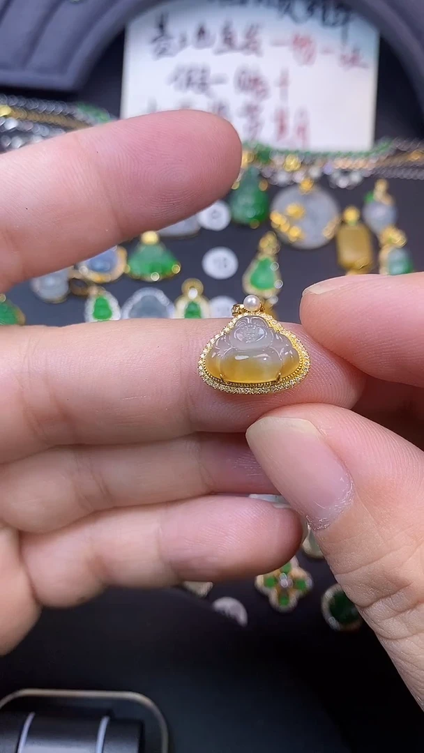 颈饰18K金镶嵌翡翠一****a1