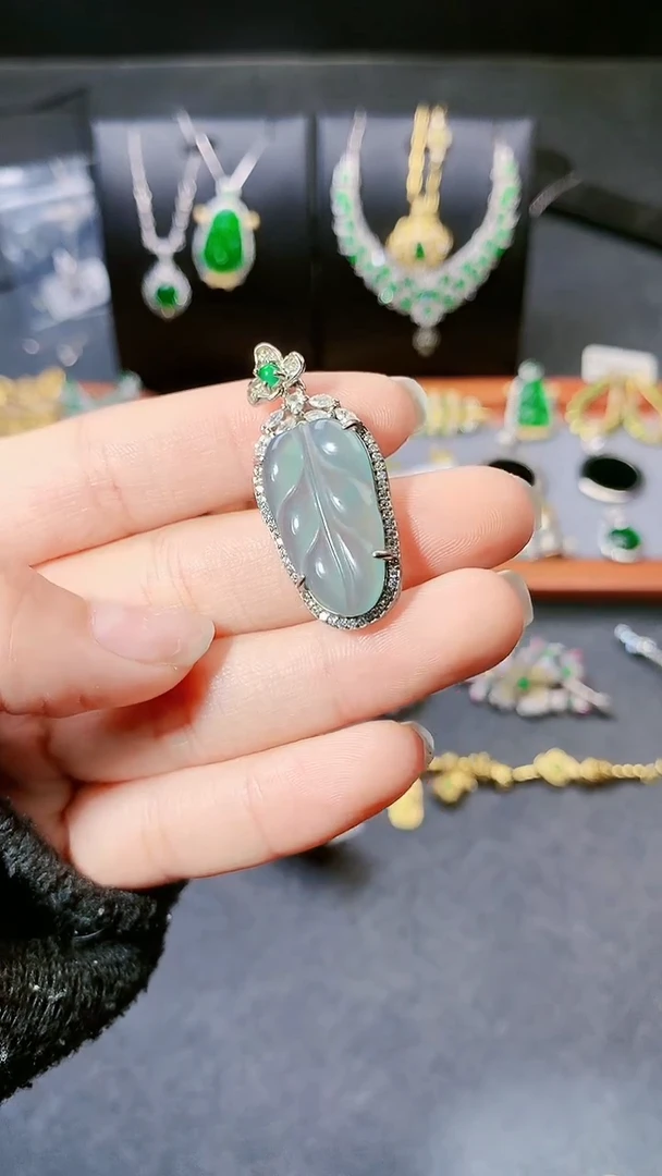 【闪购商品】翡翠吊坠(赠链)银S925镶嵌吊坠