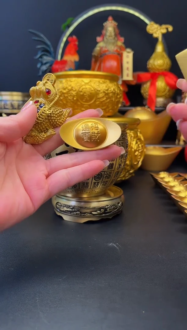铜68个2号元宝+8个金条（5.3cm）+4个金色金蟾