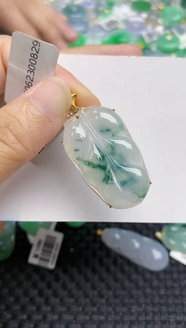 翡翠18K金镶嵌颈饰天然A货翡翠