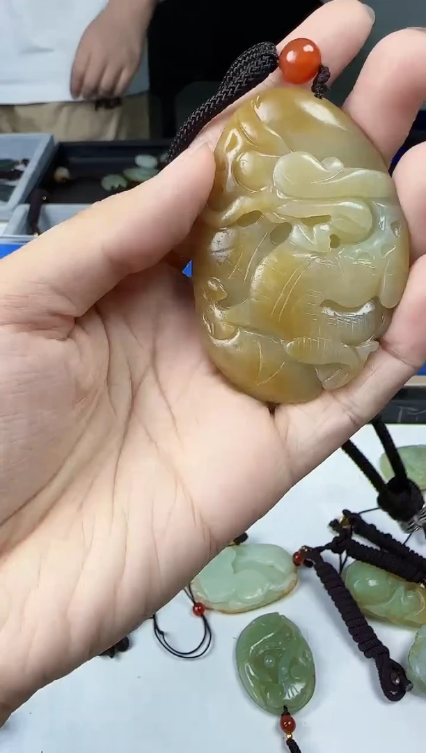 和田玉未镶嵌颈饰1