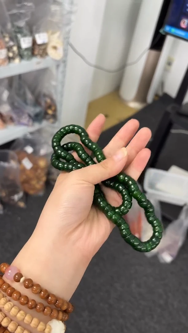 吊坠菩提根/象牙果【墨玉幽9mm菩提根祖母绿大肠108颗@@CS026-2879