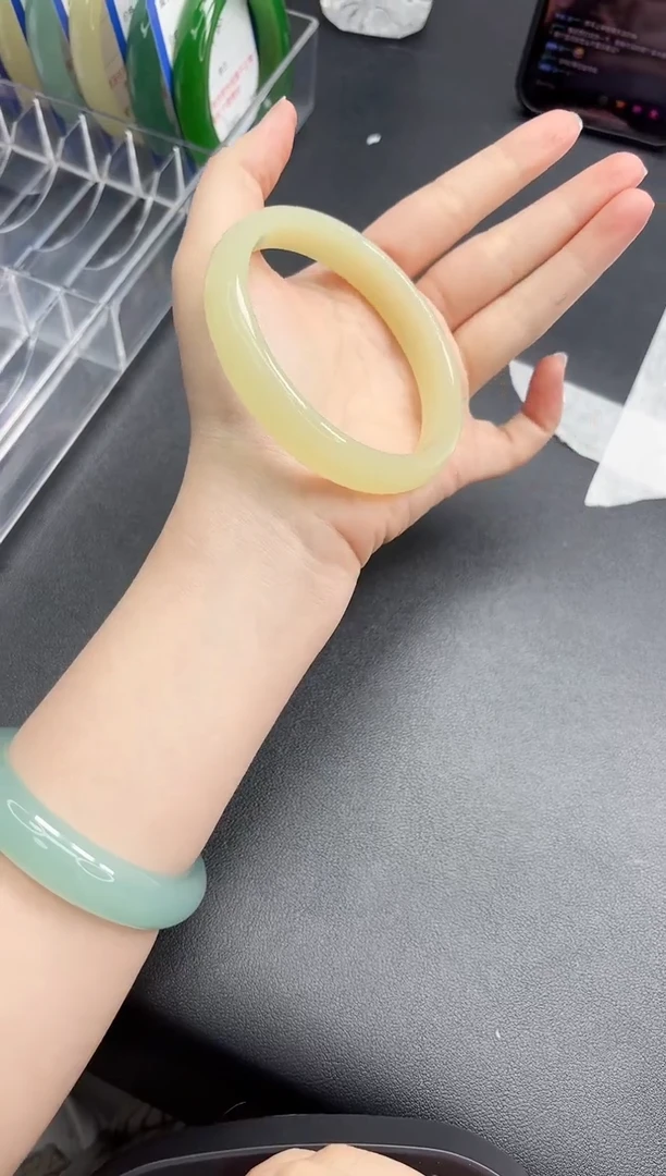 未镶嵌手镯石英质玉298-6465