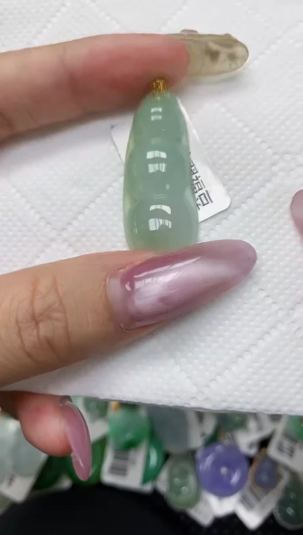 翡翠18K金镶嵌颈饰1111111111