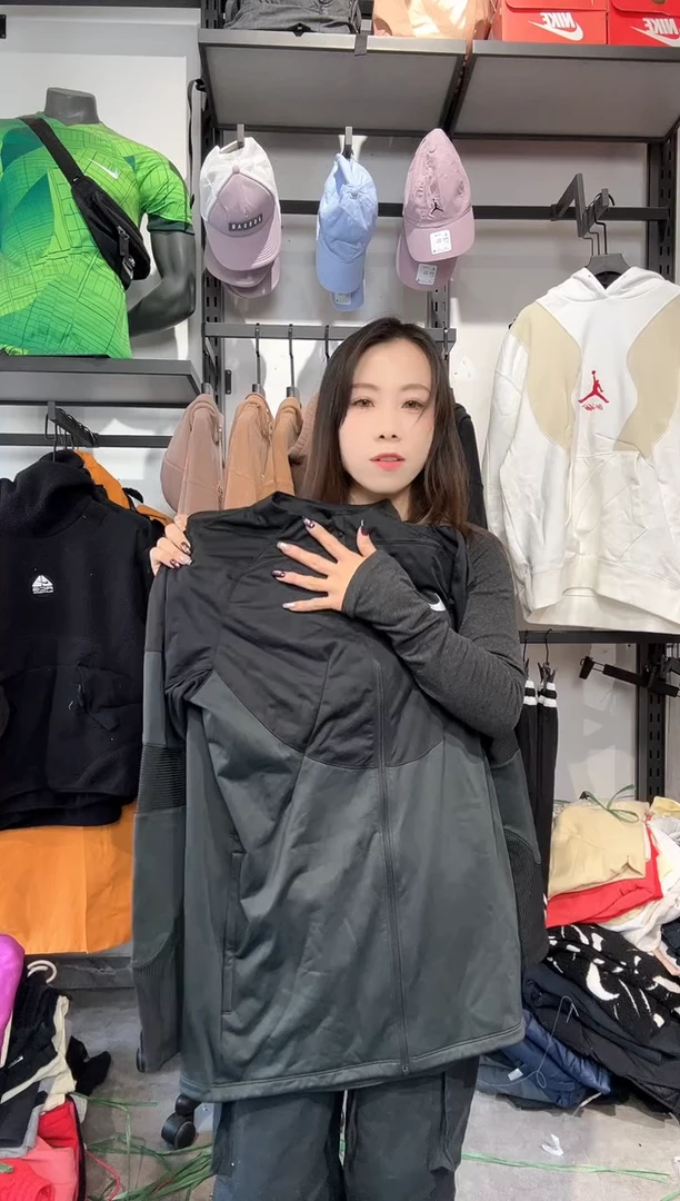 1052编码 瑕疵款直播间过款为准 尺码    身高  L