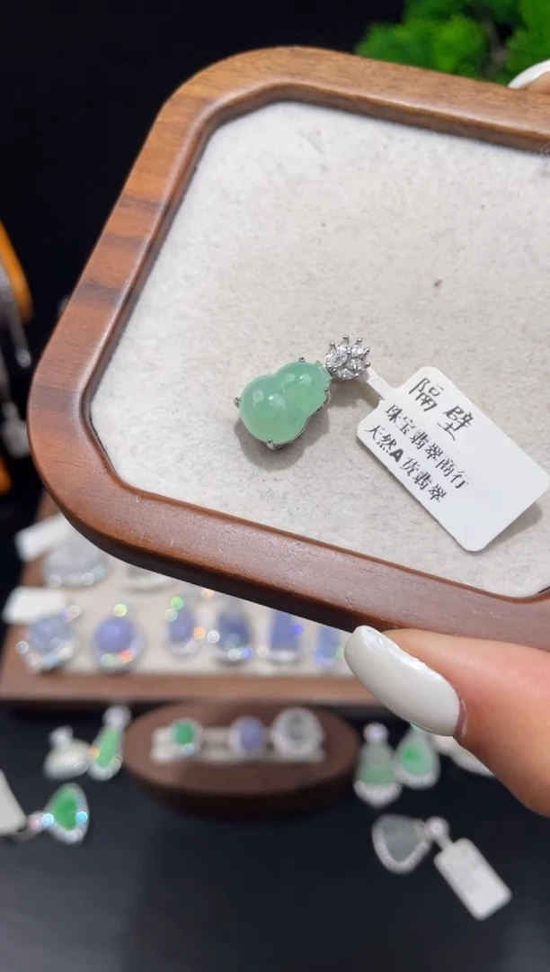 吊坠(赠链)银S925镶嵌翡翠吊坠