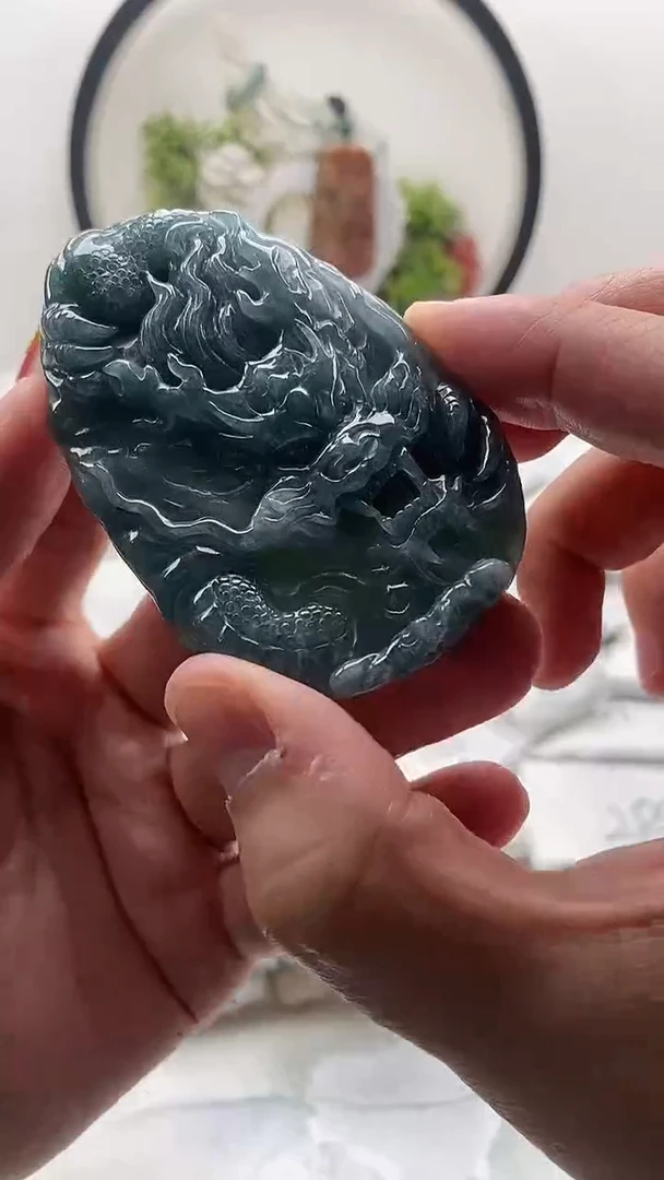 颈饰未镶嵌翡翠龙牌