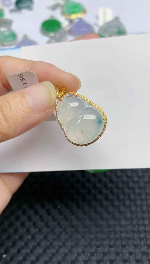 翡翠18K金镶嵌颈饰天然A货翡翠