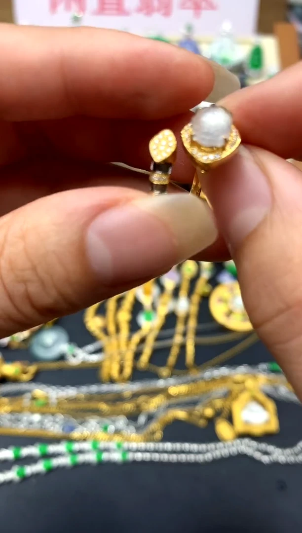 18K金镶嵌戒指翡翠340-中国好珍宝