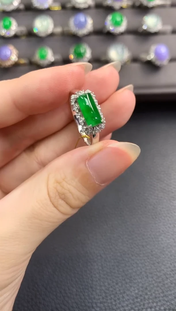 翡翠戒指18K金镶嵌春日珠宝 A86