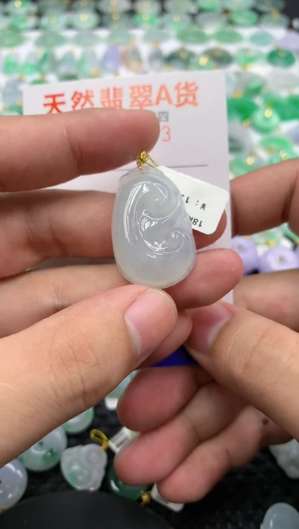 翡翠18K金镶嵌颈饰111111111111