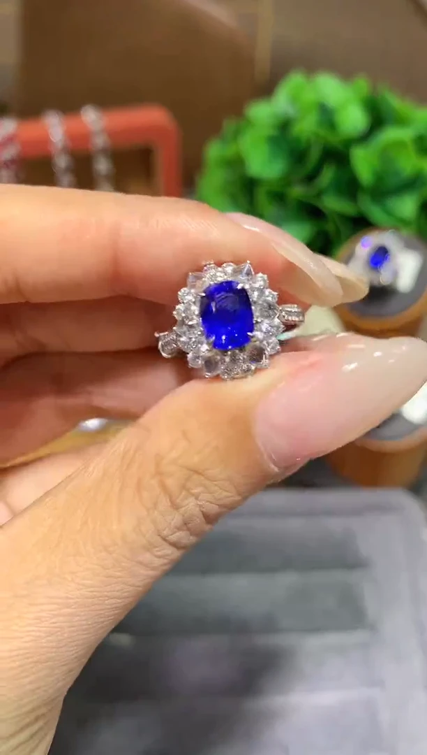 戒指蓝宝石18K金镶嵌2.13ct