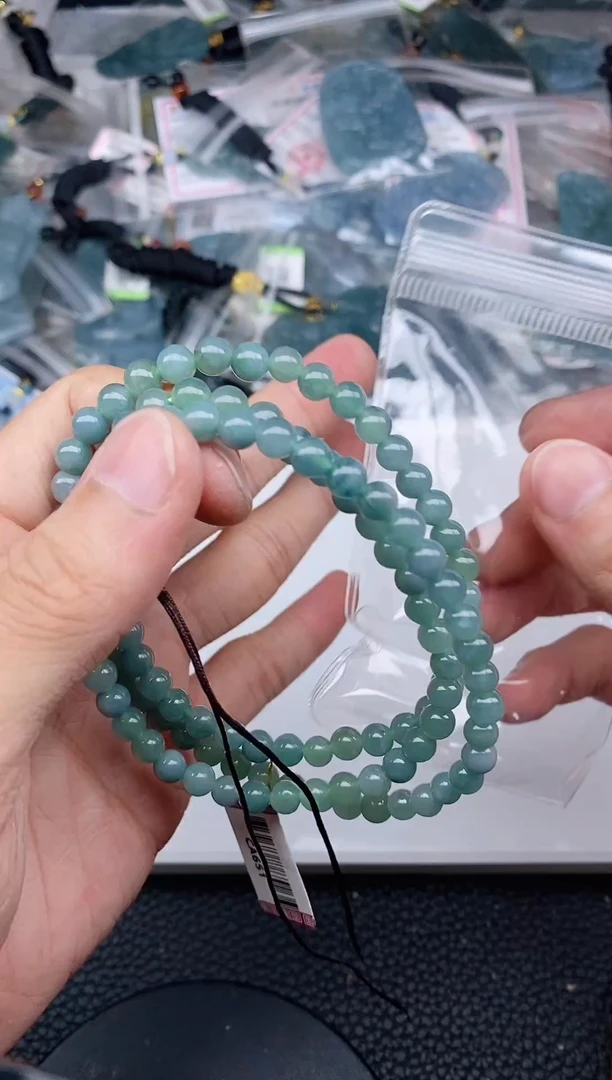 颈饰未镶嵌翡翠