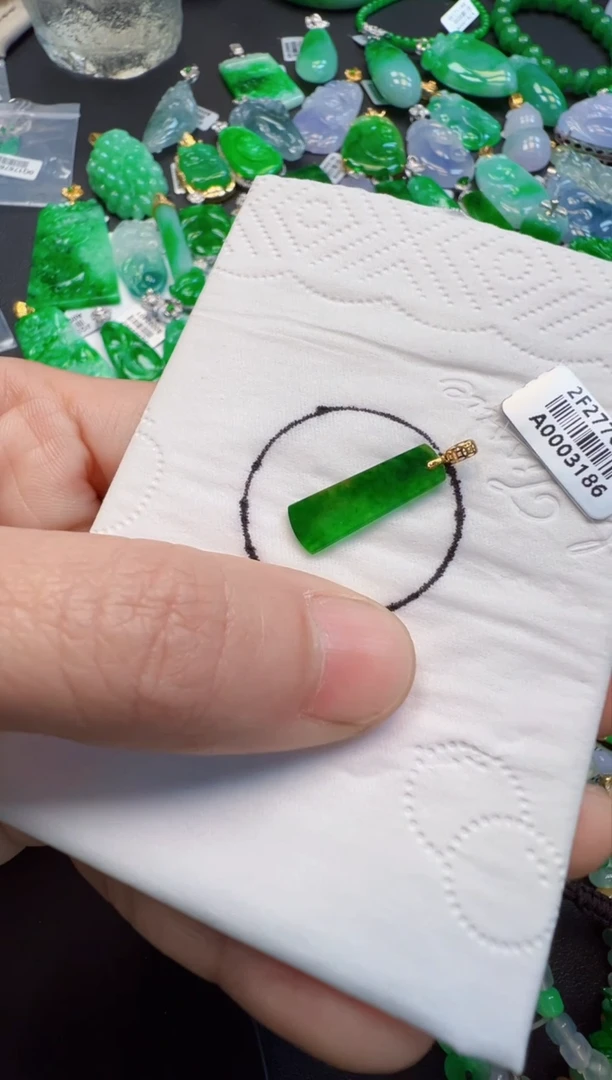 【闪购商品】翡翠吊坠(不含链)18K金镶嵌280