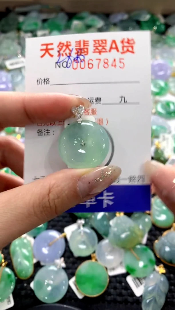 颈饰18K金镶嵌翡翠1111111111111111