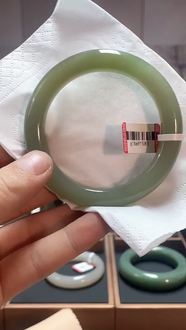 【闪购商品】和田玉手镯未镶嵌59翠青18691585