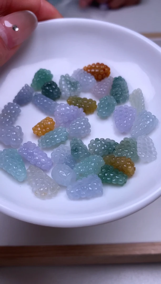 翡翠散珠未镶嵌葡萄1颗