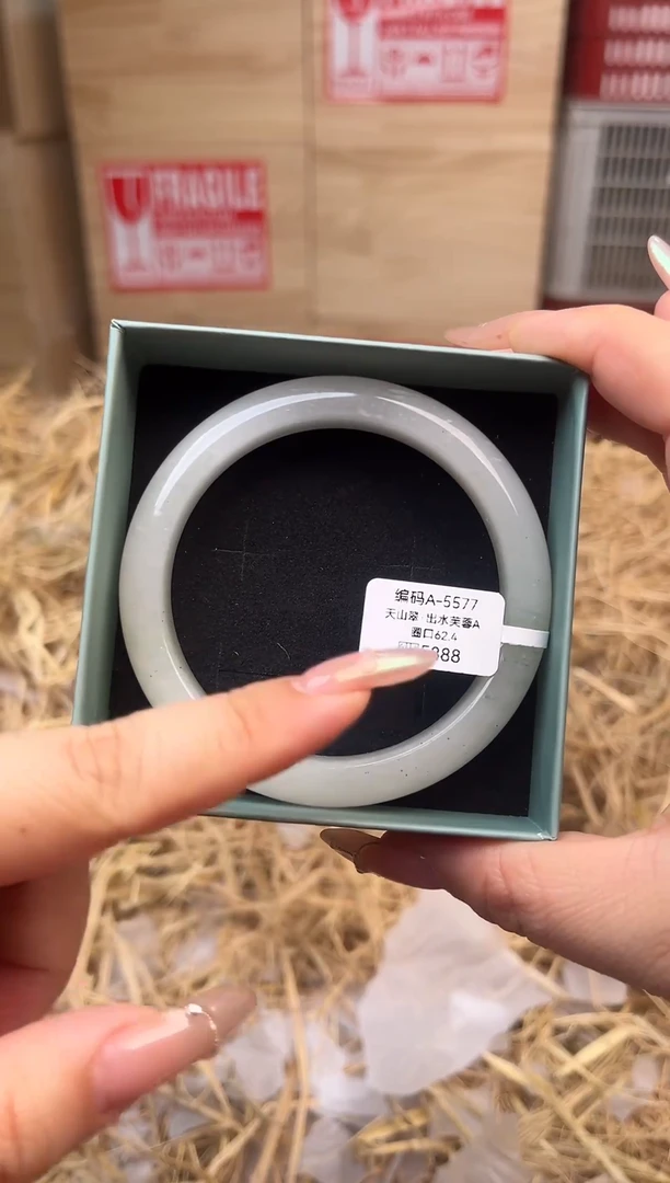 未镶嵌手镯石英质玉编号A-5577