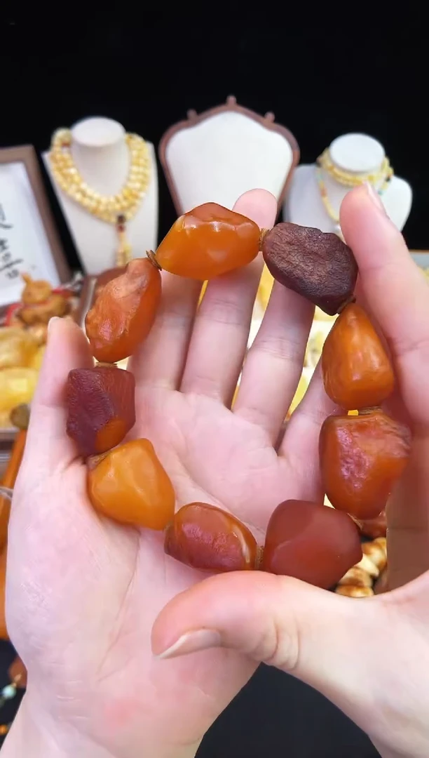 琥珀未镶嵌珠宝奇石梁*咧柒月