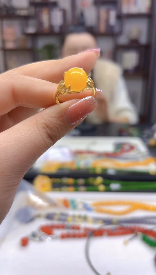 【闪购商品】蜜蜡戒指银S925镀金镶嵌J107