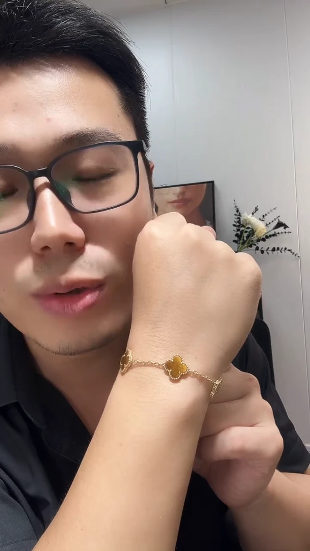 18K金镶嵌手链木变石（虎睛石）一***?黄色k黄，五花手链GHJ24版