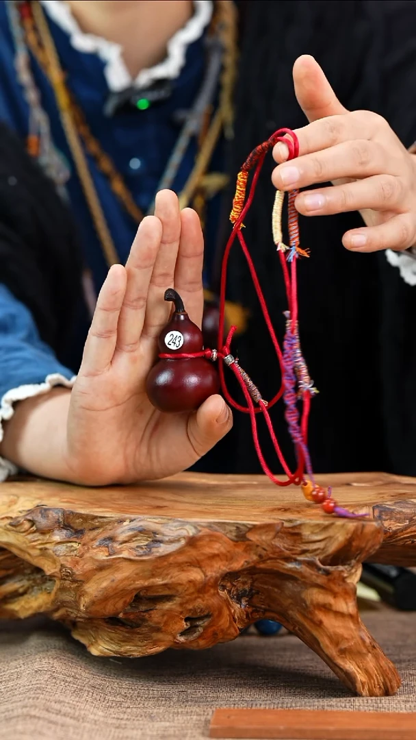 【闪购商品】243—光岳葫天然脖挂车挂大漆手捻小葫芦