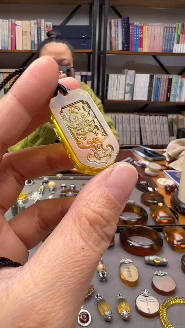 【闪购商品】琥珀颈饰未镶嵌仿古貔貅吊坠