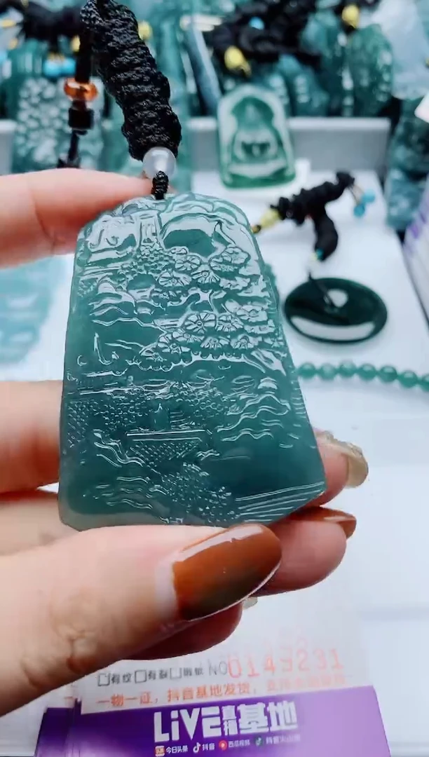 颈饰未镶嵌翡翠