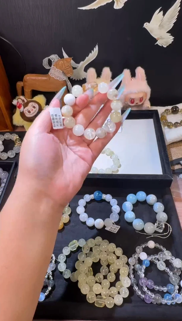 水晶手串未镶嵌满***?F182