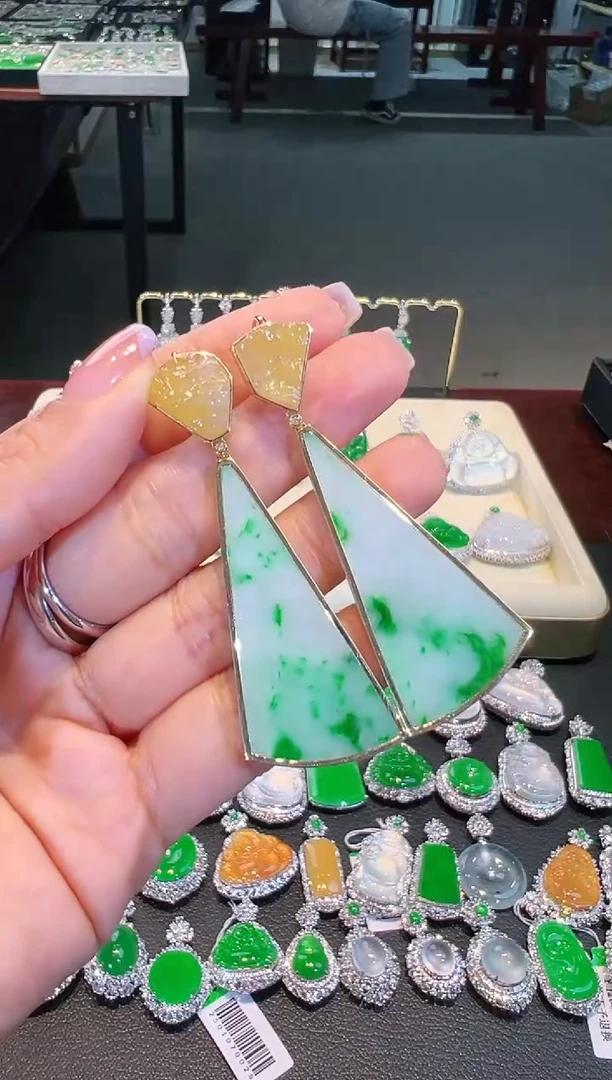 【闪购商品】翡翠耳饰18K金镶嵌翡翠