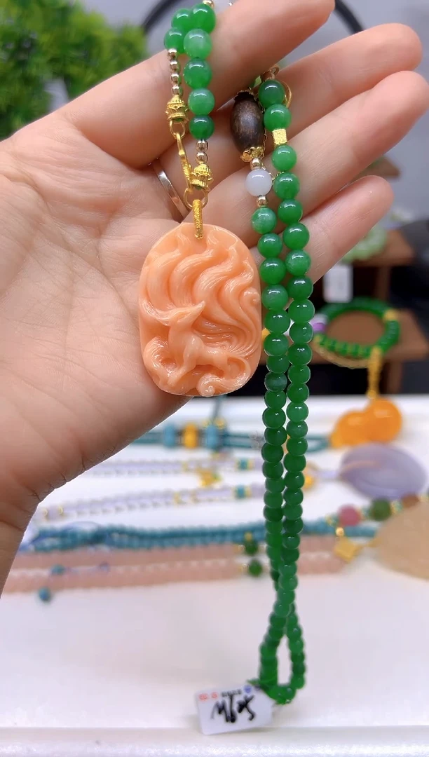 翡翠未镶嵌颈饰M605