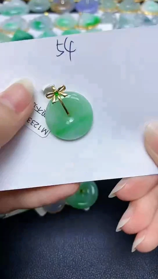 翡翠18K金镶嵌颈饰 天然翡翠A货