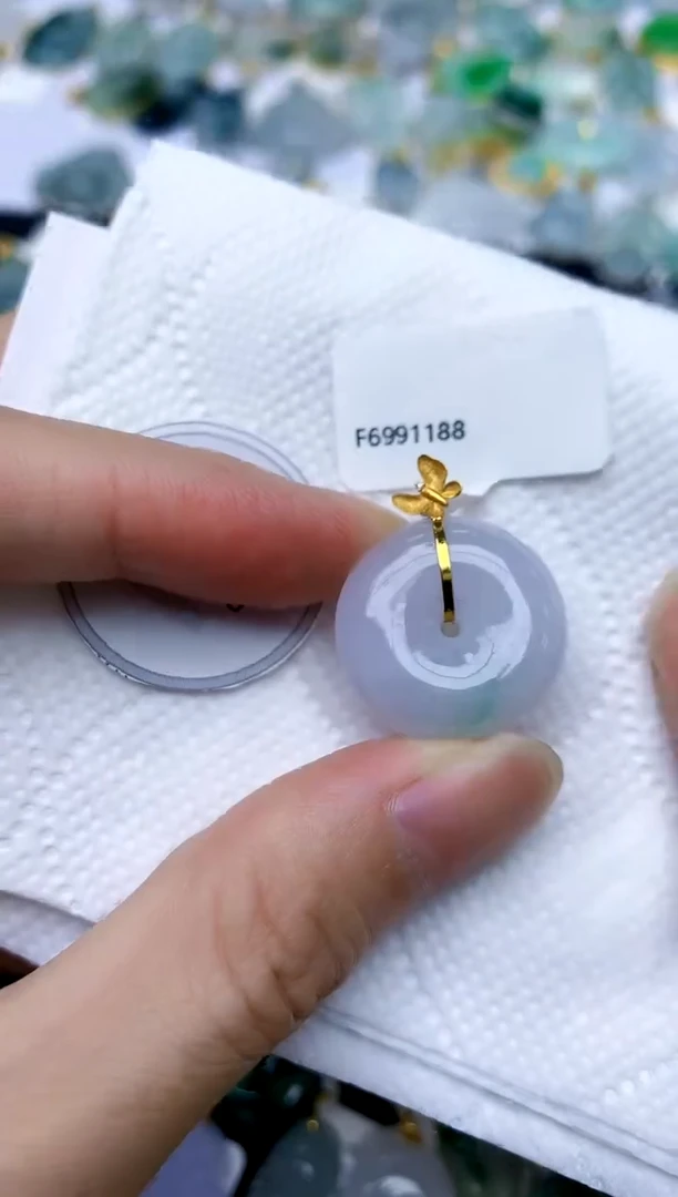 颈饰18K金镶嵌翡翠天然A货翡翠