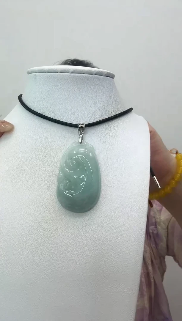 翡翠银S925镶嵌颈饰如意