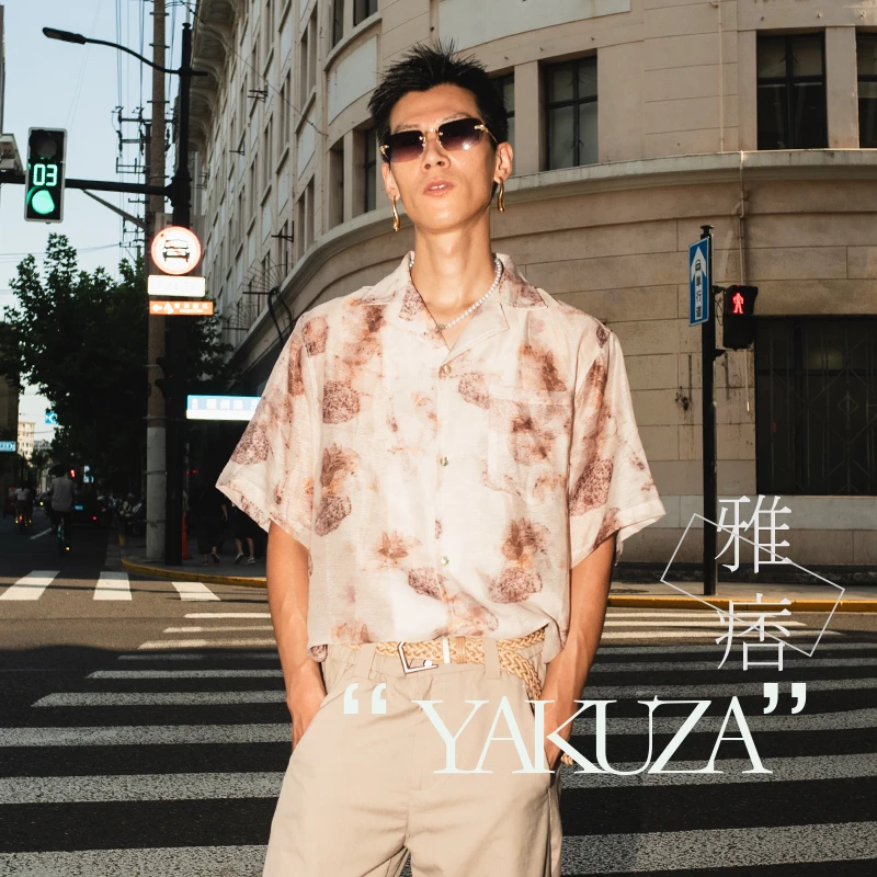 VICOROOM【雅痞】添丝树纹立体肌理花瓣碎花宽松古巴领薄款短袖衬衫