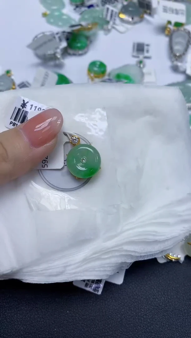 颈饰未镶嵌翡翠天然缅甸翡翠A货多样性发一件