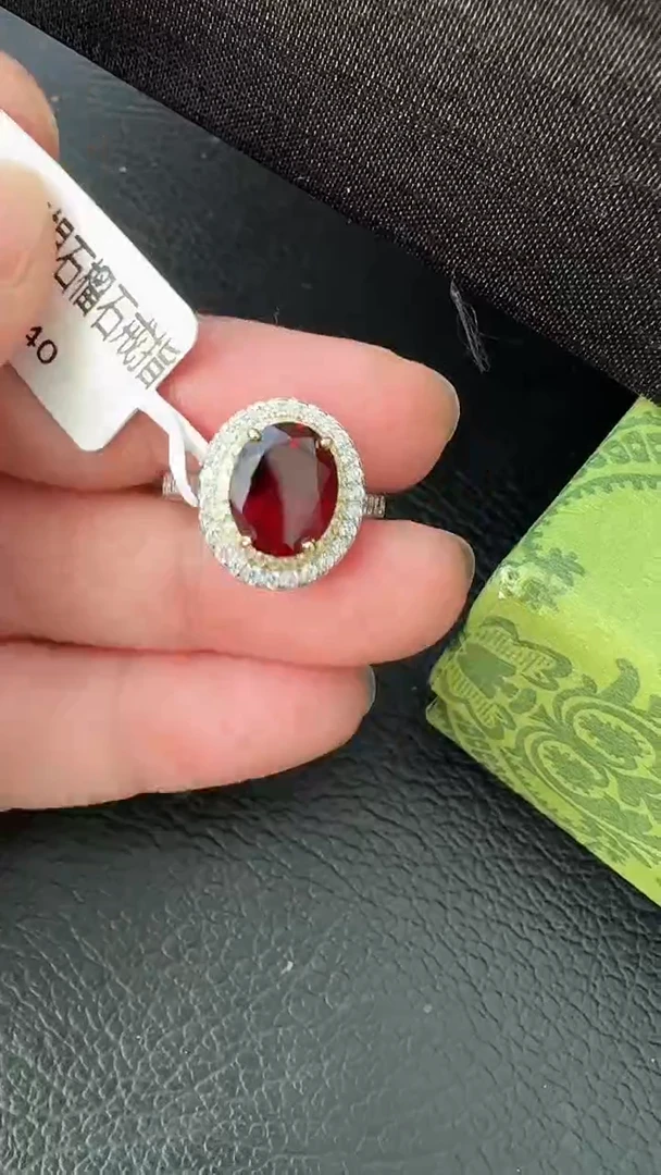 银S925镶嵌荣倩石榴石戒指